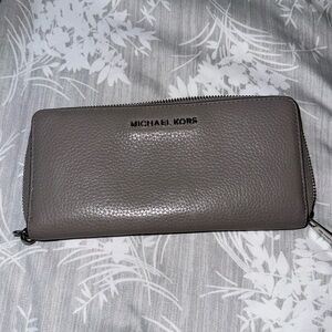 Michael Kors wallet- grey
